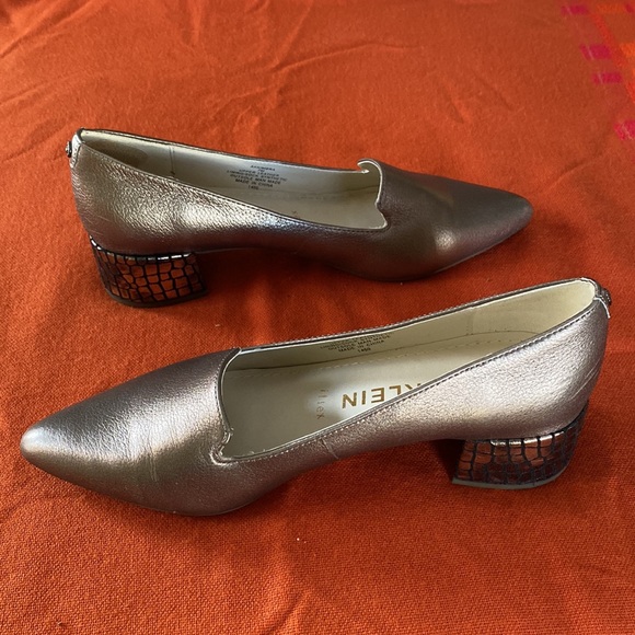Anne Klein metallic taupe leather 1.5” heels. Worn once. EUC. - Picture 5 of 10